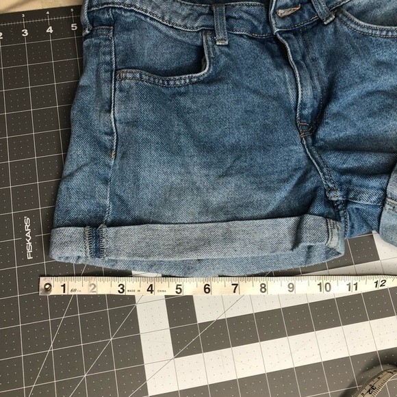 H&M Girl’s Shorts Denim Jeans Blue Washed Size 6 - Picture 5 of 13